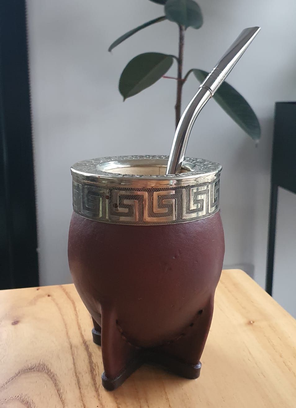 Mate Imperial con Bombillon Curvado - Virola Cincelada - Marrón rojizo